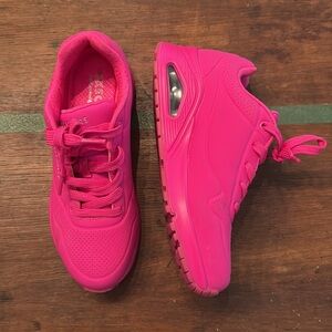 Hot pink Skechers - darling